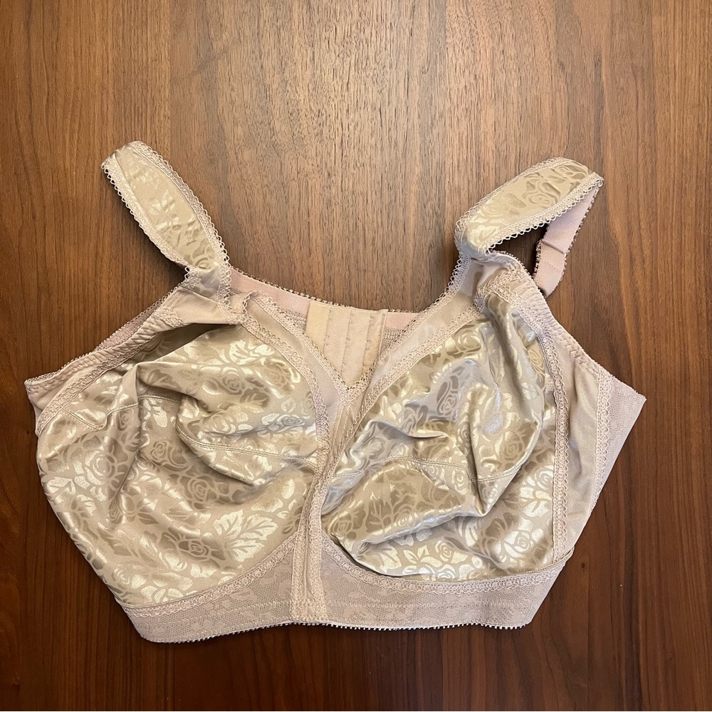 NEW - Playtex 18 Hour Lace-Cup Wireless Bra - 44 DDD